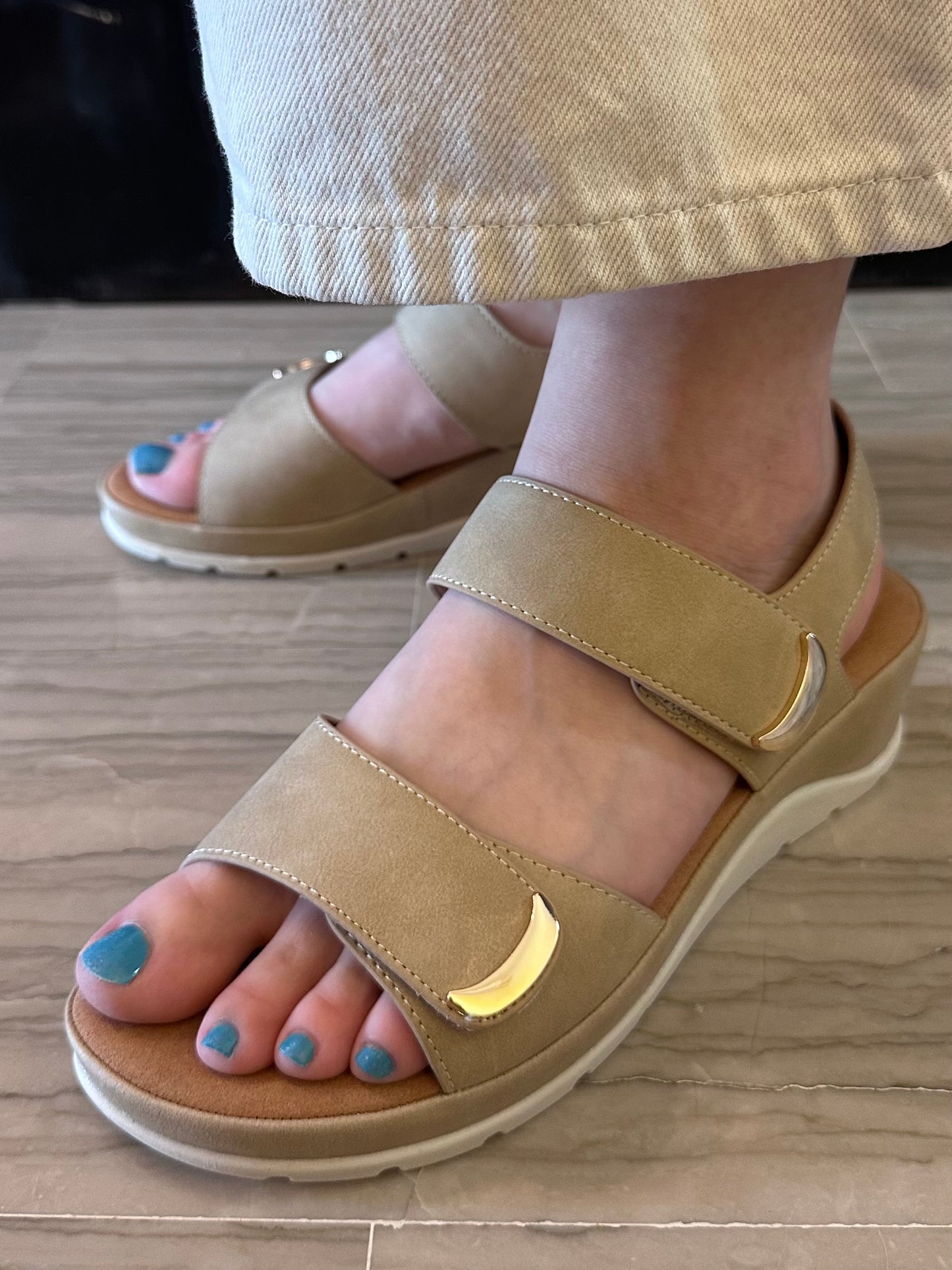 Sandalo Donna Marina Torres Beige con Zeppa Comoda