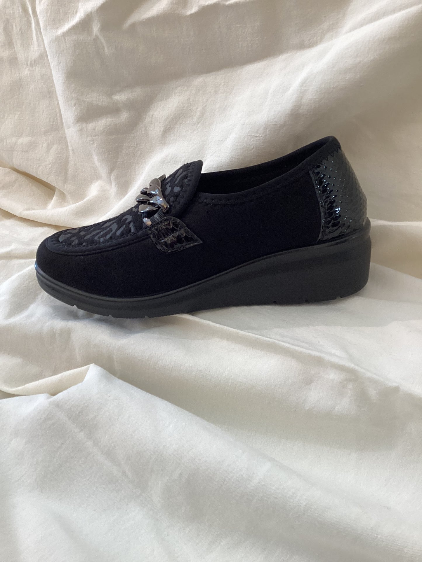 MOCASSINO DONNA NERO CON CATENA