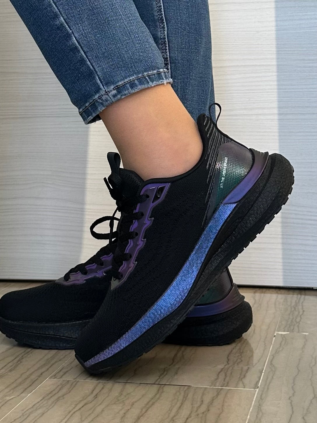 SNEAKER XTI NERA E VIOLA