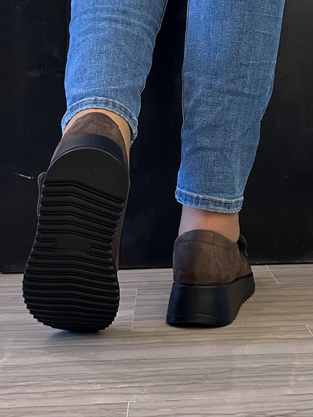 Scarpa donna Moenia Sport marrone con strappo – Linea comoda