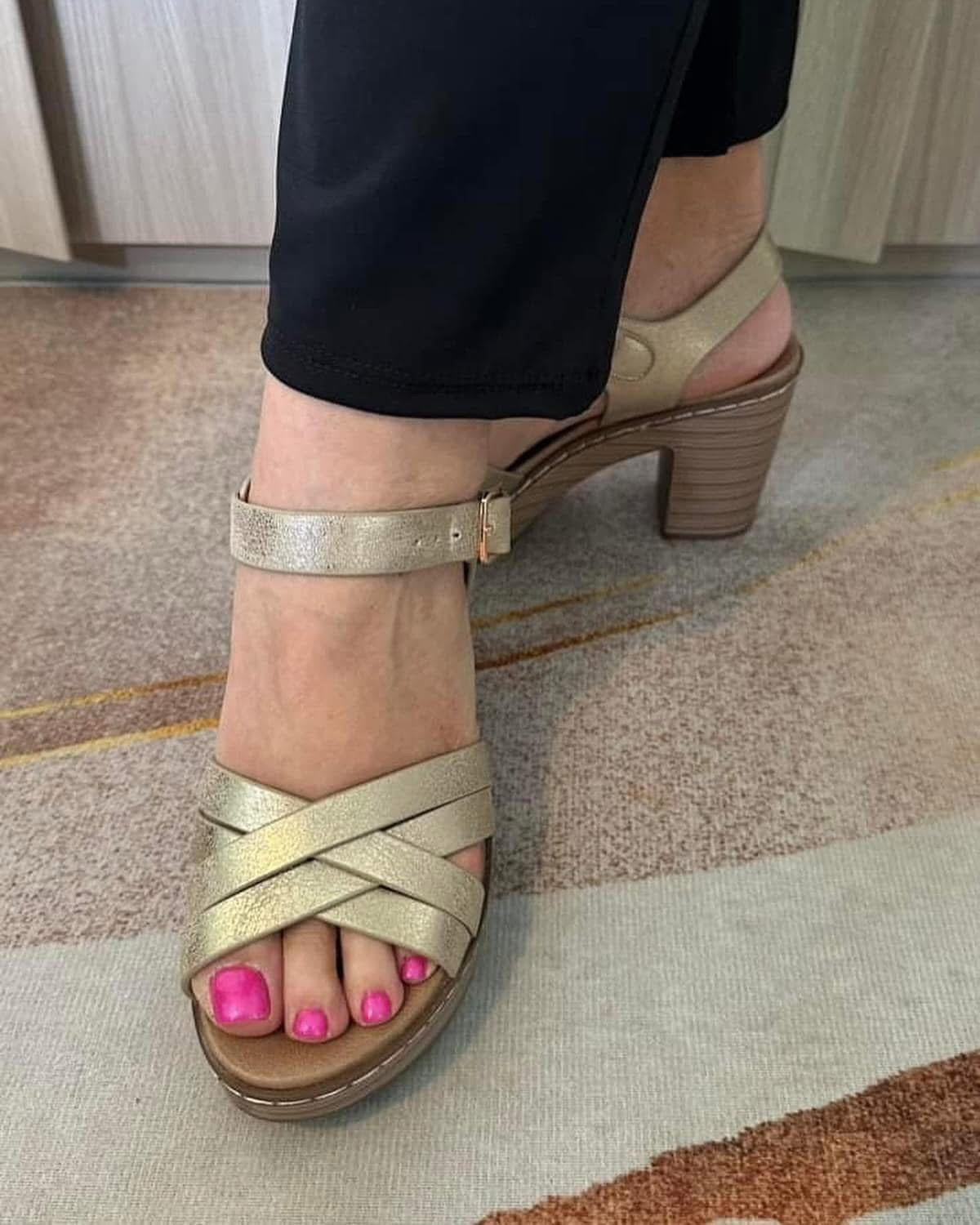 SANDALO XTI DONNA ALTO LEGGERO ORO