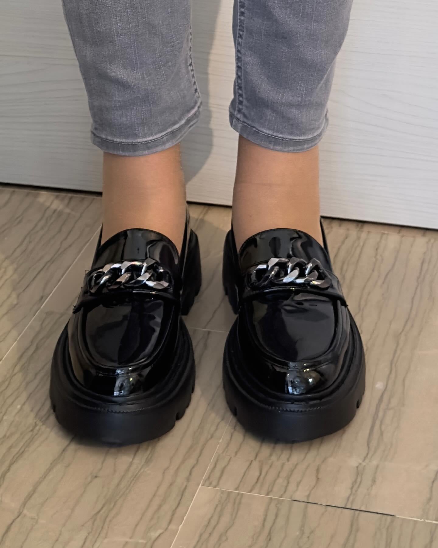 MOCASSINO LUCIDO XTI NERO CON CATENA