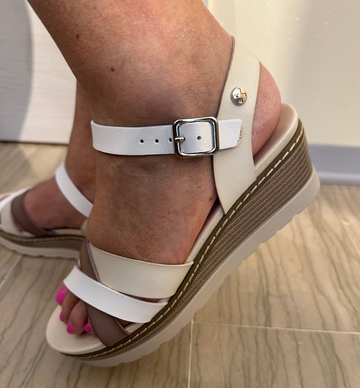 SANDALO XTI DONNA LEGGERO E COMODO BIANCO E GHIACCIO