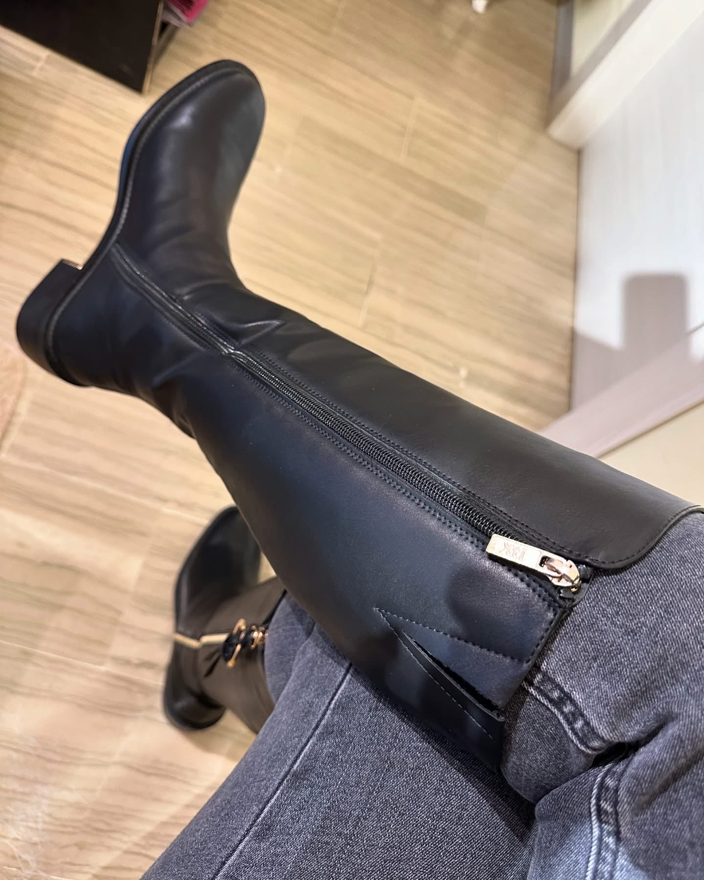 STIVALE XTI BASSO NERO E ORO