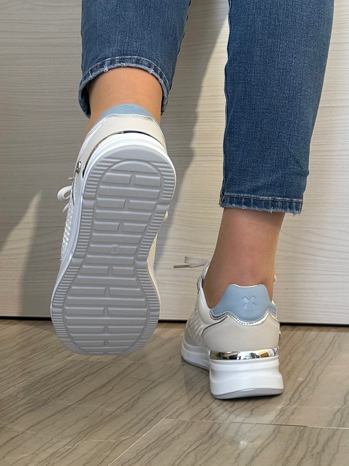 SNEAKER XTI BIANCA GRIGIA CELESTE CON ZIP