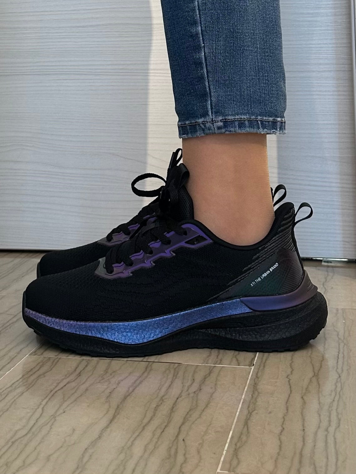 SNEAKER XTI NERA E VIOLA