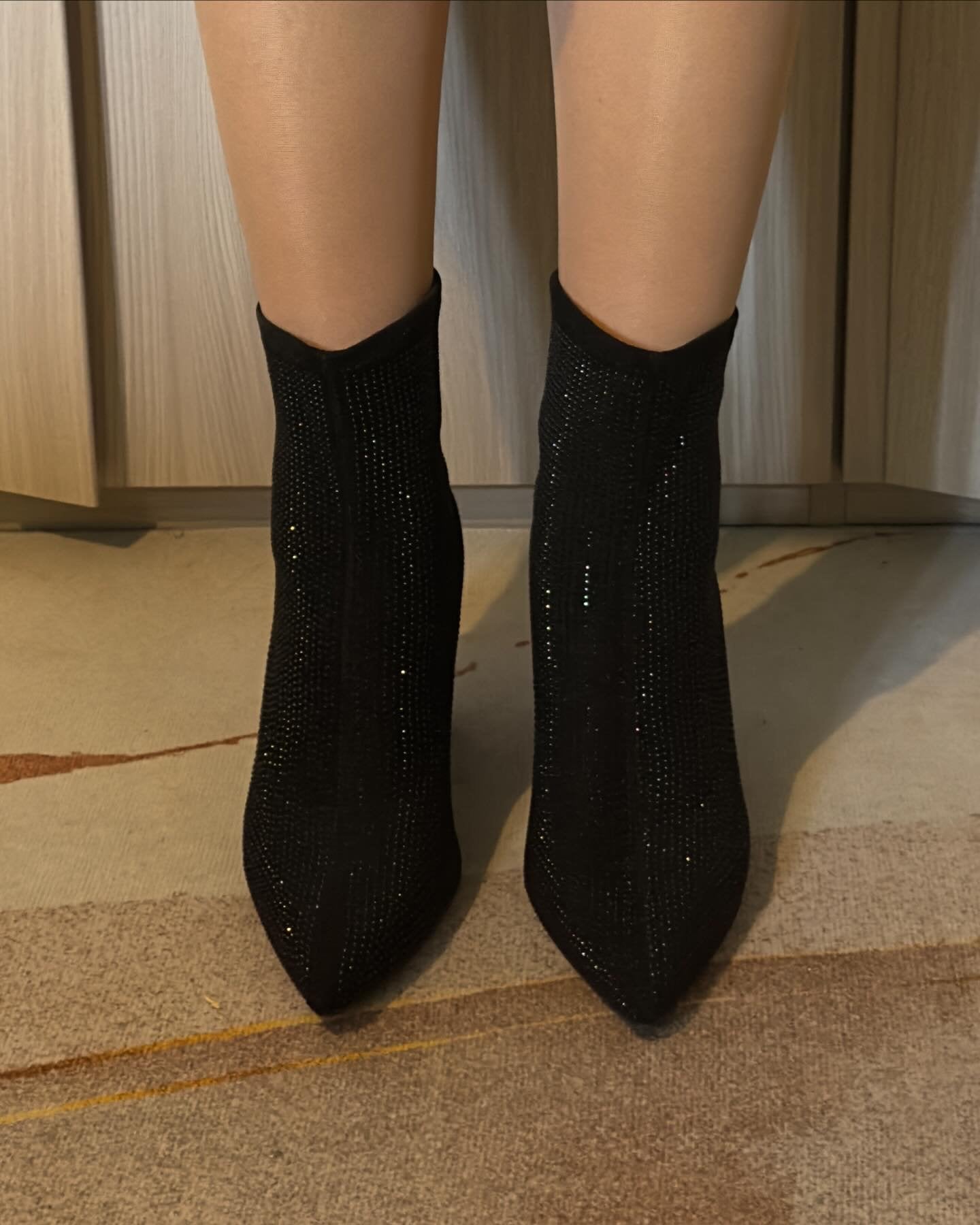 TRONCHETTO XTI NERO CON STRASS E TACCO LARGO