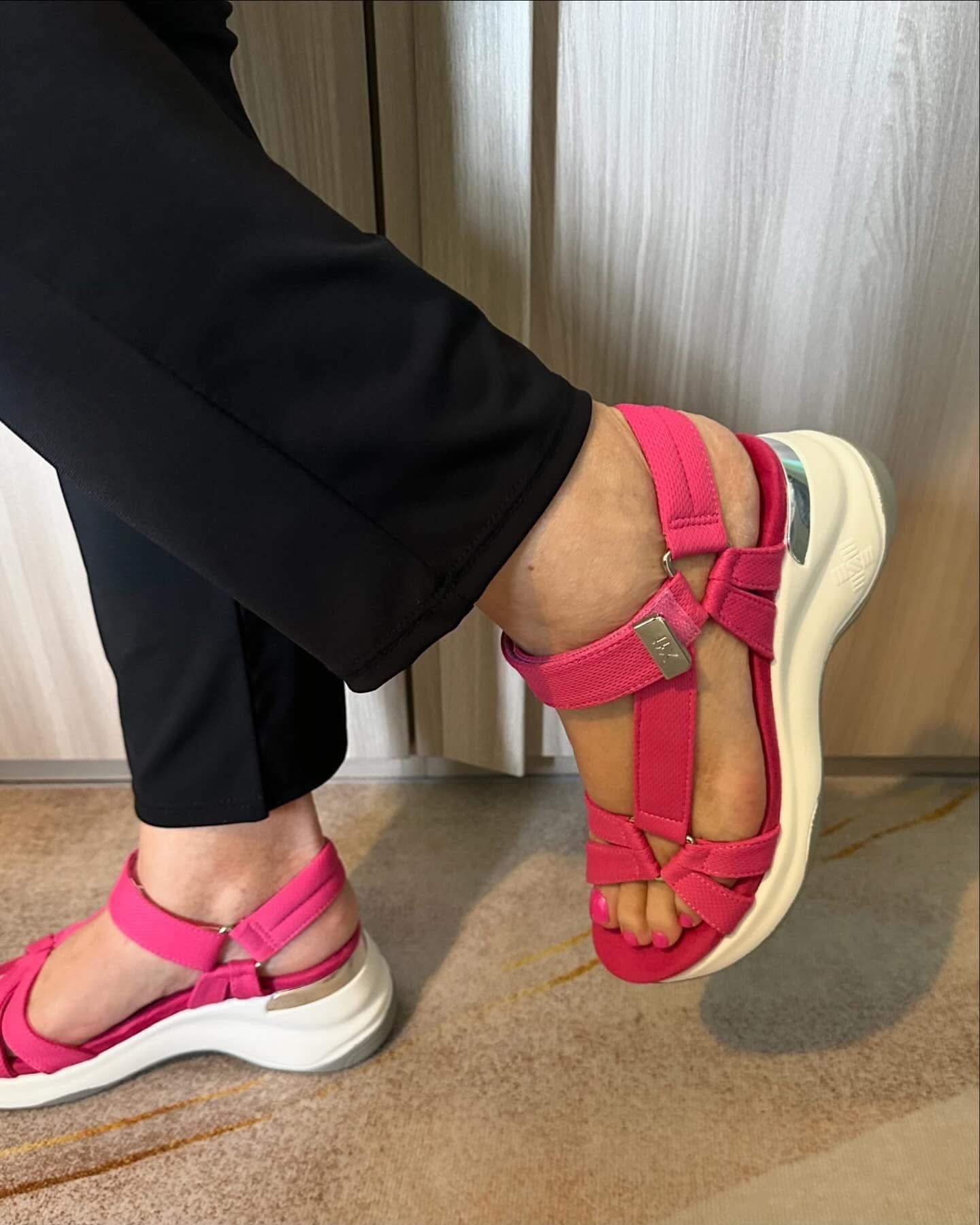SANDALO XTI DONNA COMODO CON VELCRO FUCSIA
