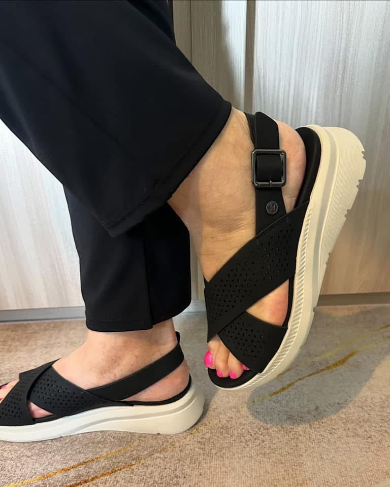 SANDALO XTI DONNA LEGGERO E BASSO NERO