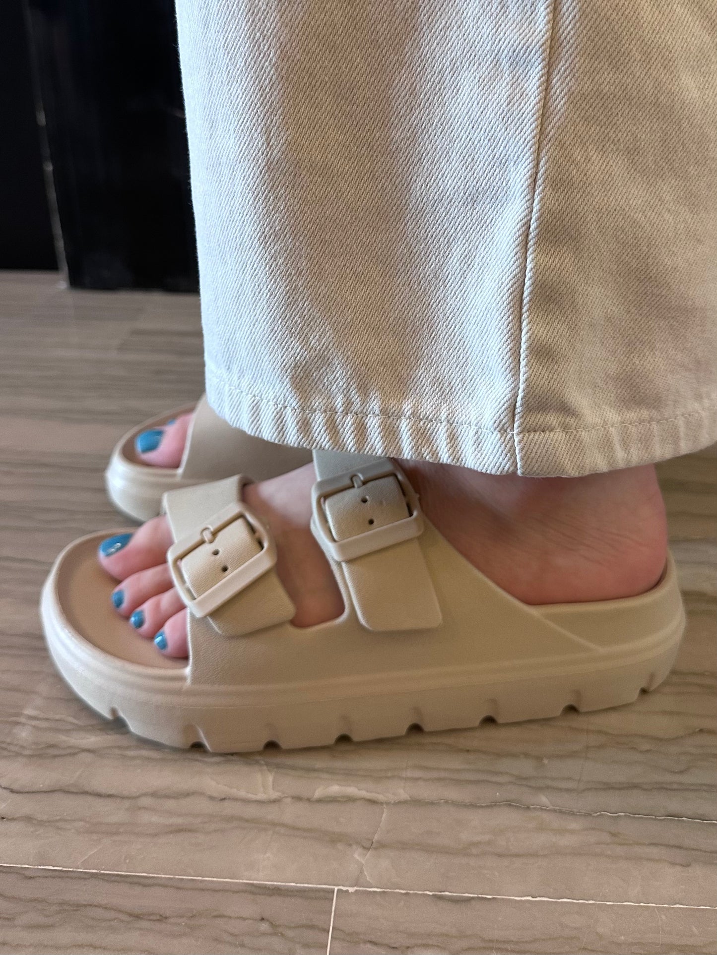 Ciabatta Donna HOTSAND Beige Doppia Fascia con Fibbie e Platform
