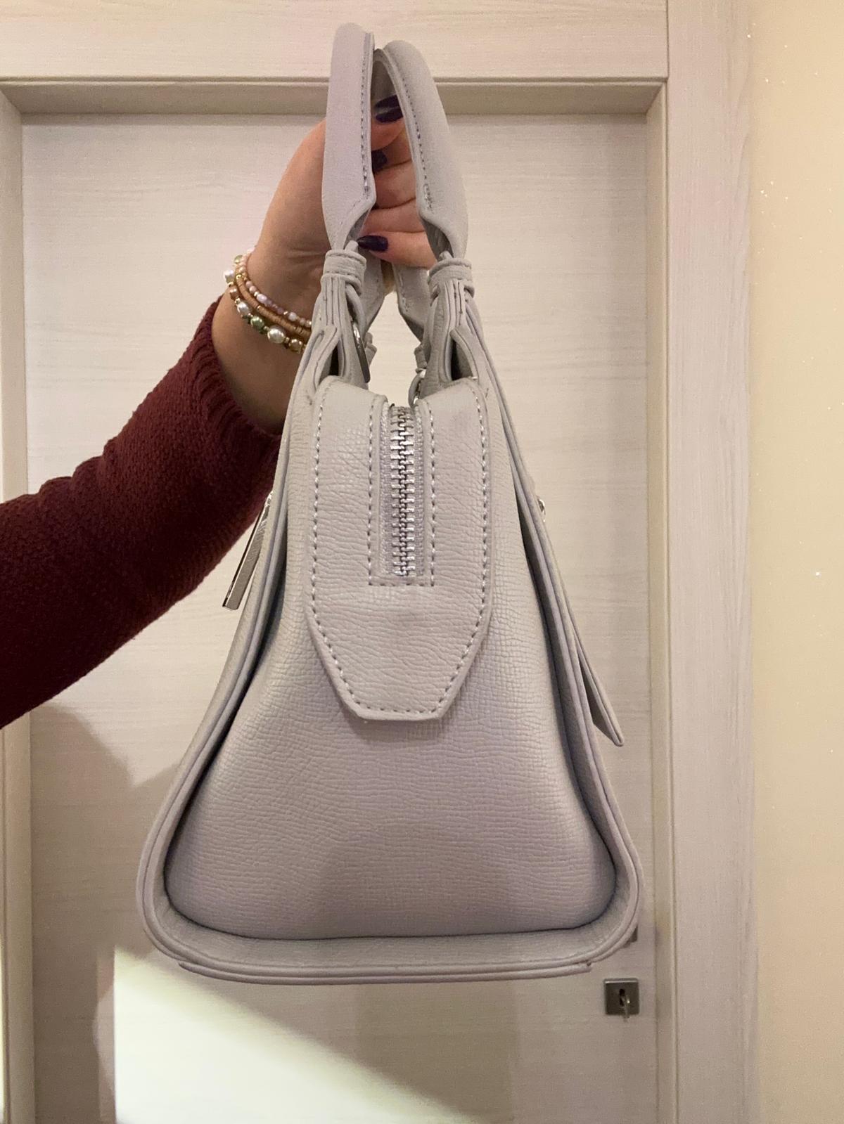 BORSA XTI A MANO GRIGIO CHIARO CON CATENA