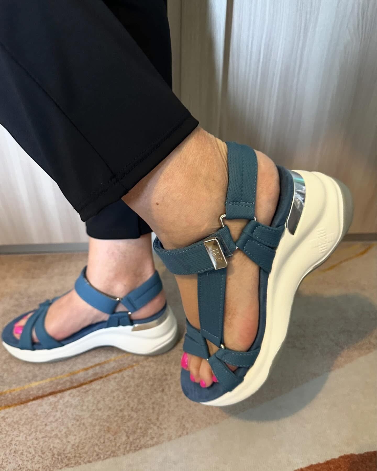SANDALO XTI DONNA COMODO E LEGGERO CON VELCRO JEANS
