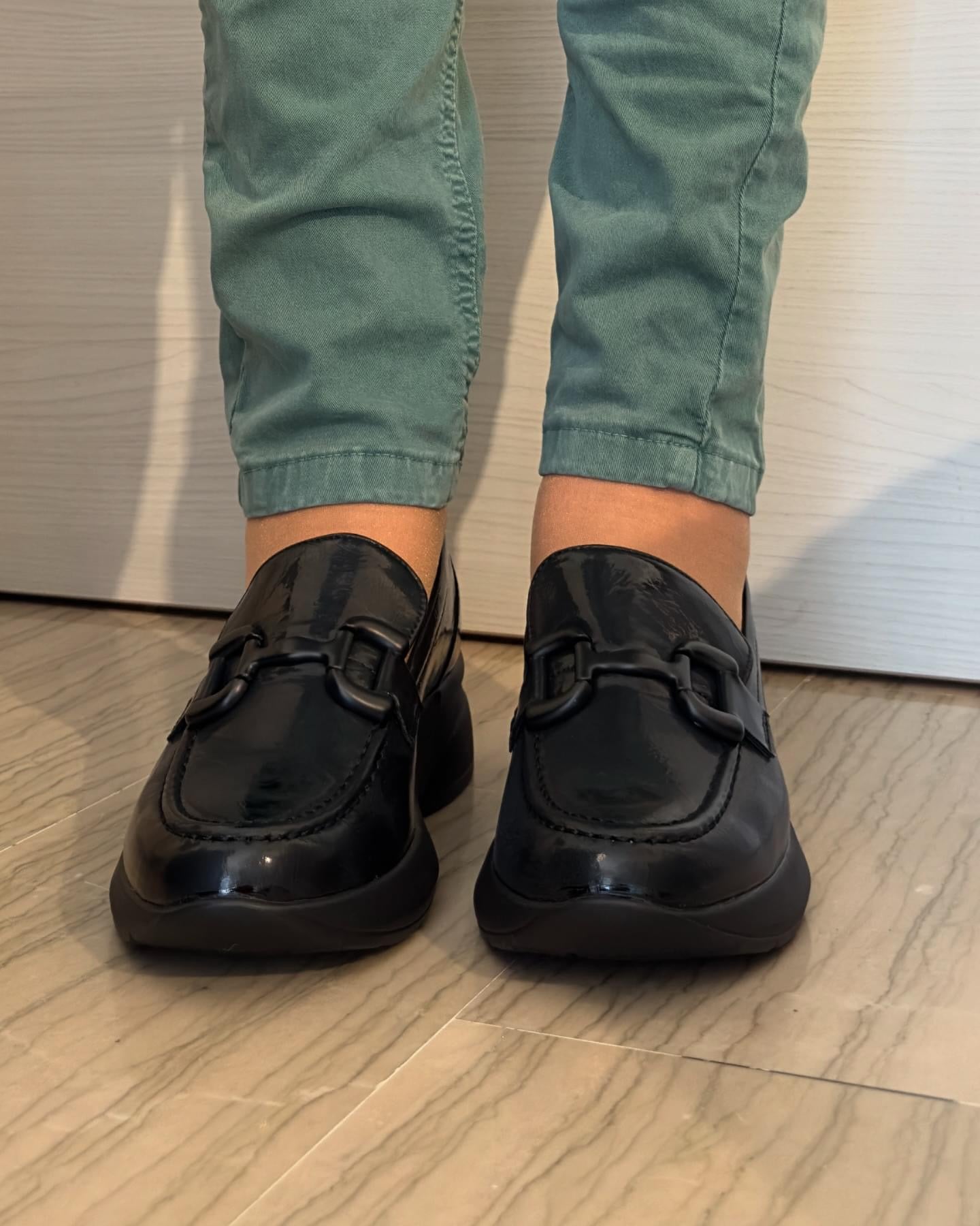 MOCASSINO XTI NERO CON FIBBIA