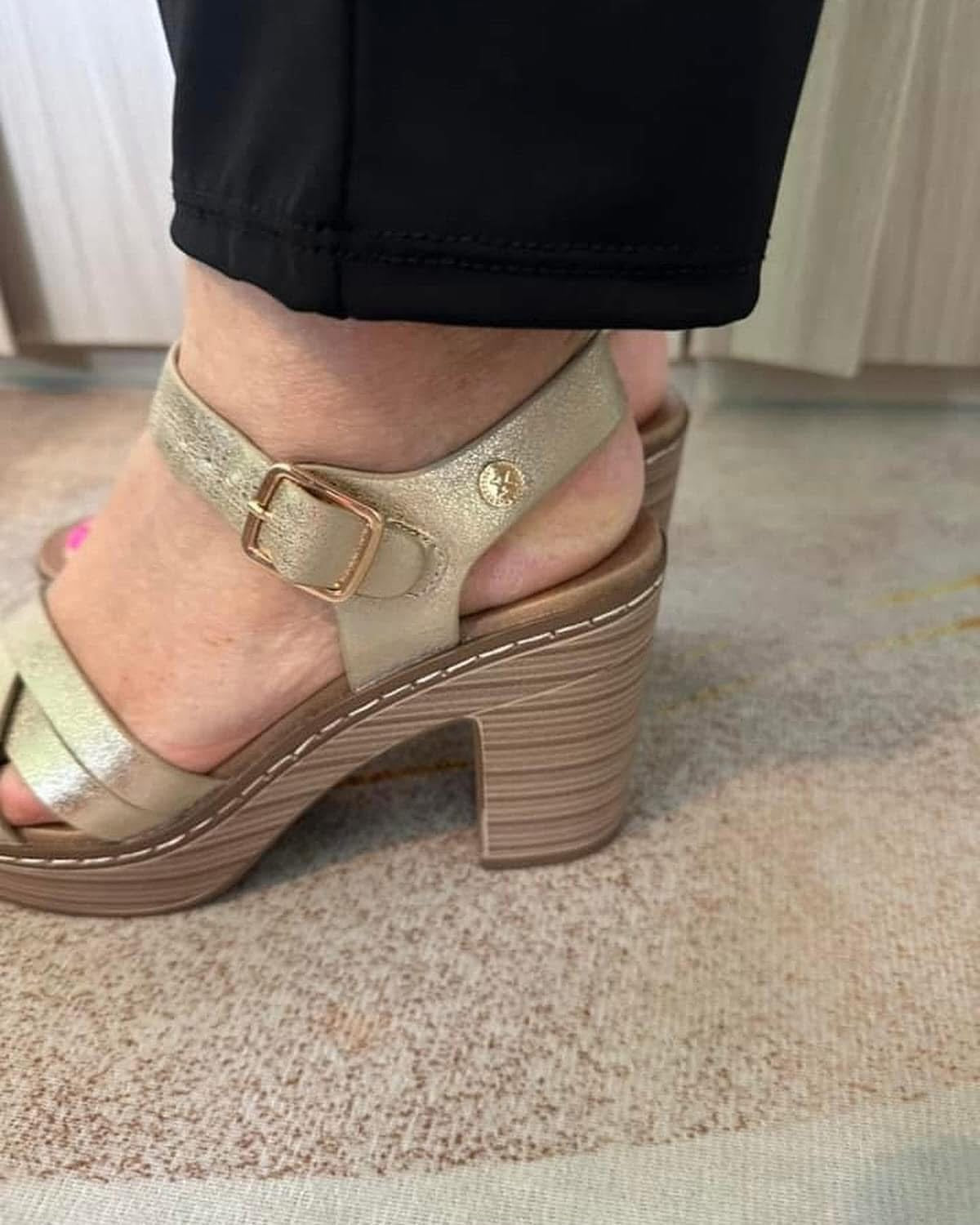 SANDALO XTI DONNA ALTO LEGGERO ORO