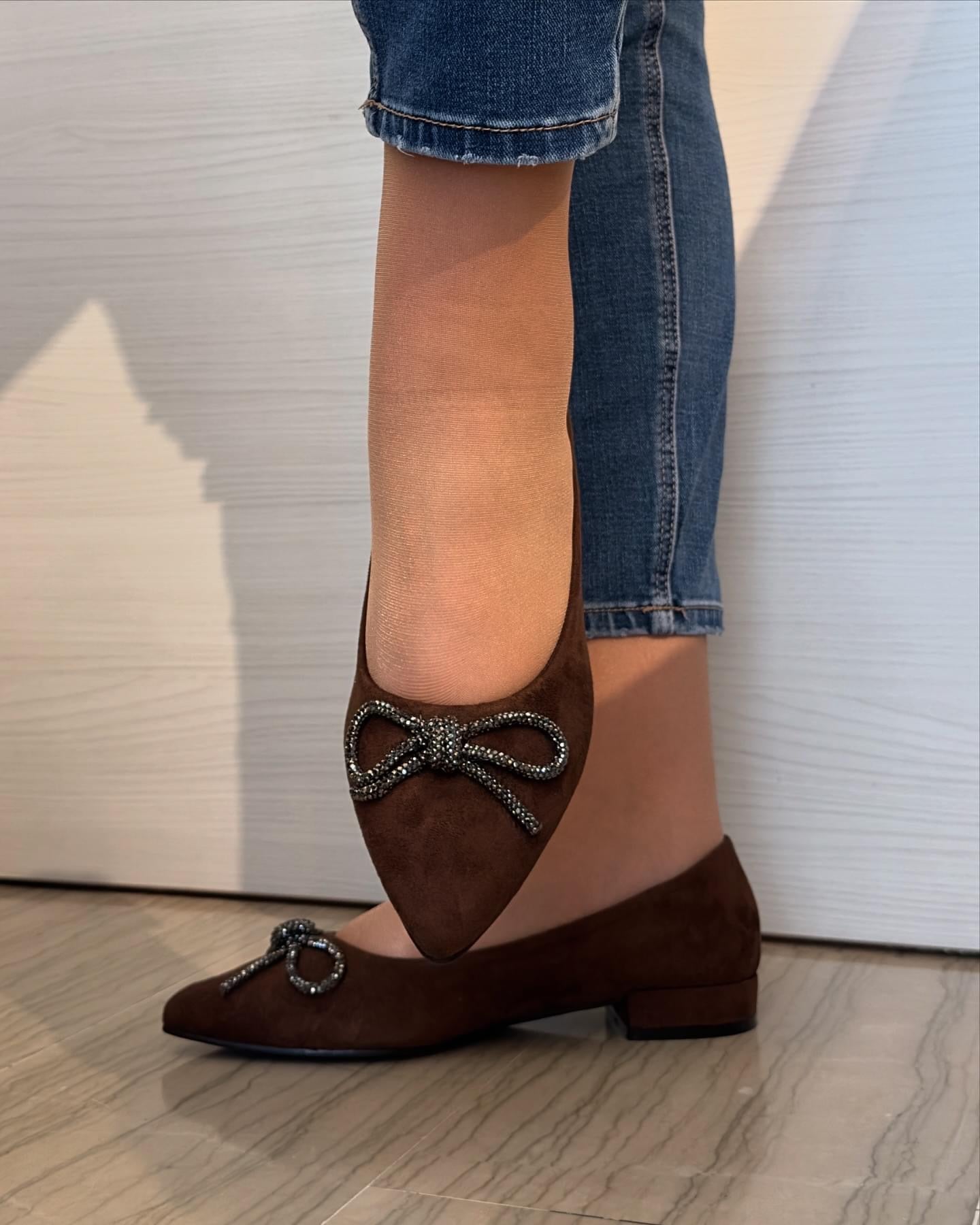 BALLERINA MARRONE XTI CON FIOCCO IN STRASS NERO