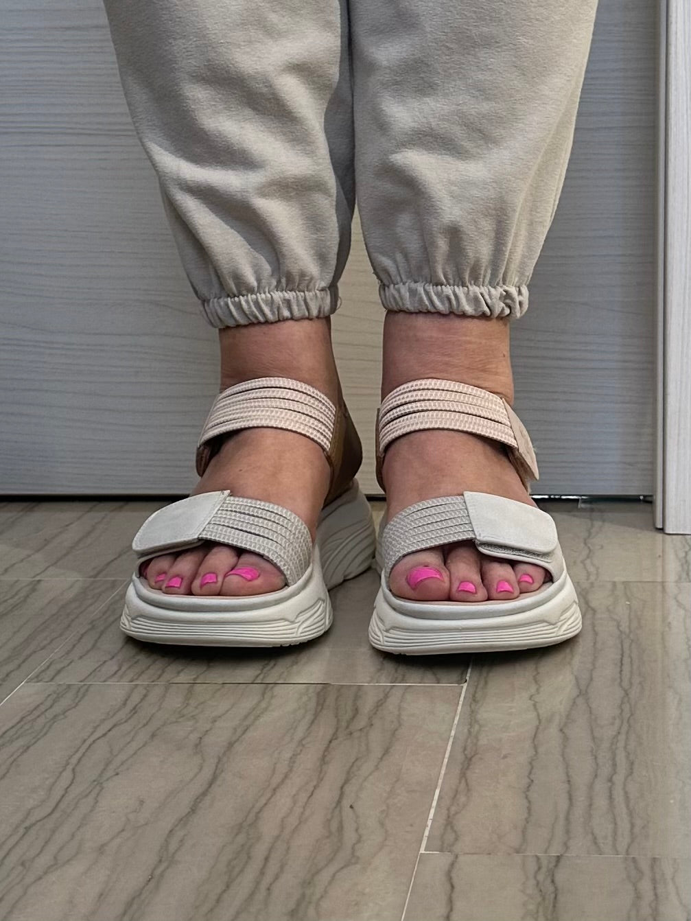 SANDALO XTI DONNA BEIGE CON VELCRO