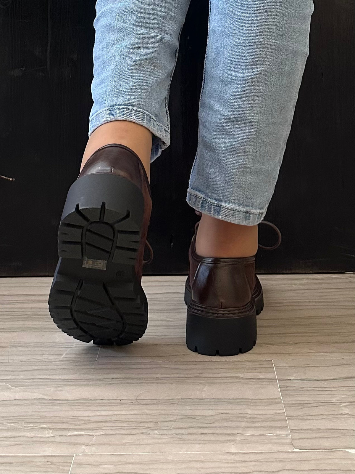 Marina Torres Stringata Donna Derby Marrone in Camoscio con Suola Platform Carrarmato