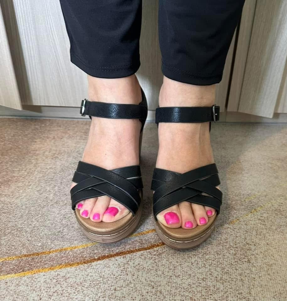 SANDALO XTI DONNA CON TACCO LARGO LEGGERO NERO