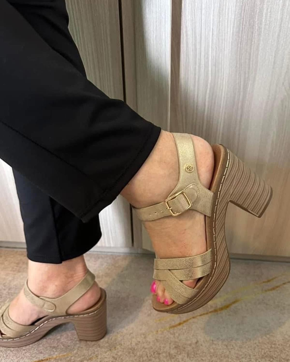 SANDALO XTI DONNA ALTO LEGGERO ORO