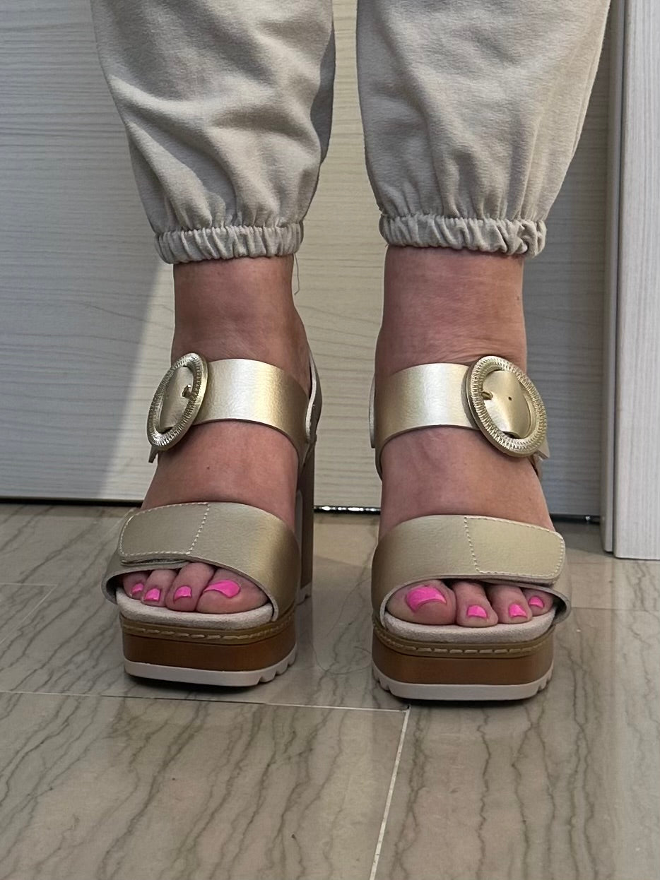 SANDALO XTI DONNA CON TACCO ALTO E MAXI FIBBIA DORATA