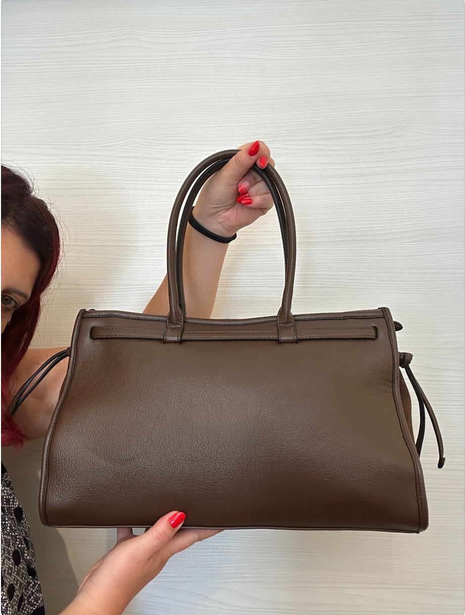 BORSA CAPIENTE CARMELA IN PELLE MARRONE