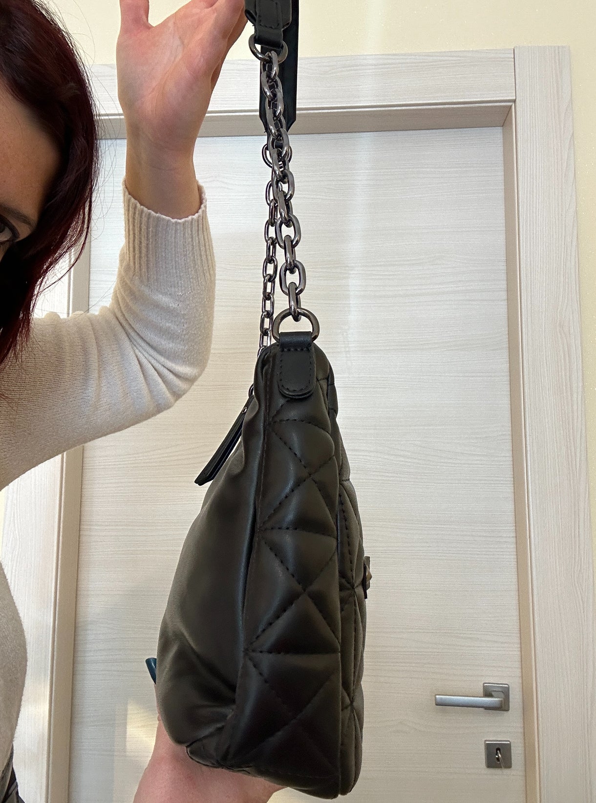 BORSA A SPALLA XTI NERA TRAPUNTATA