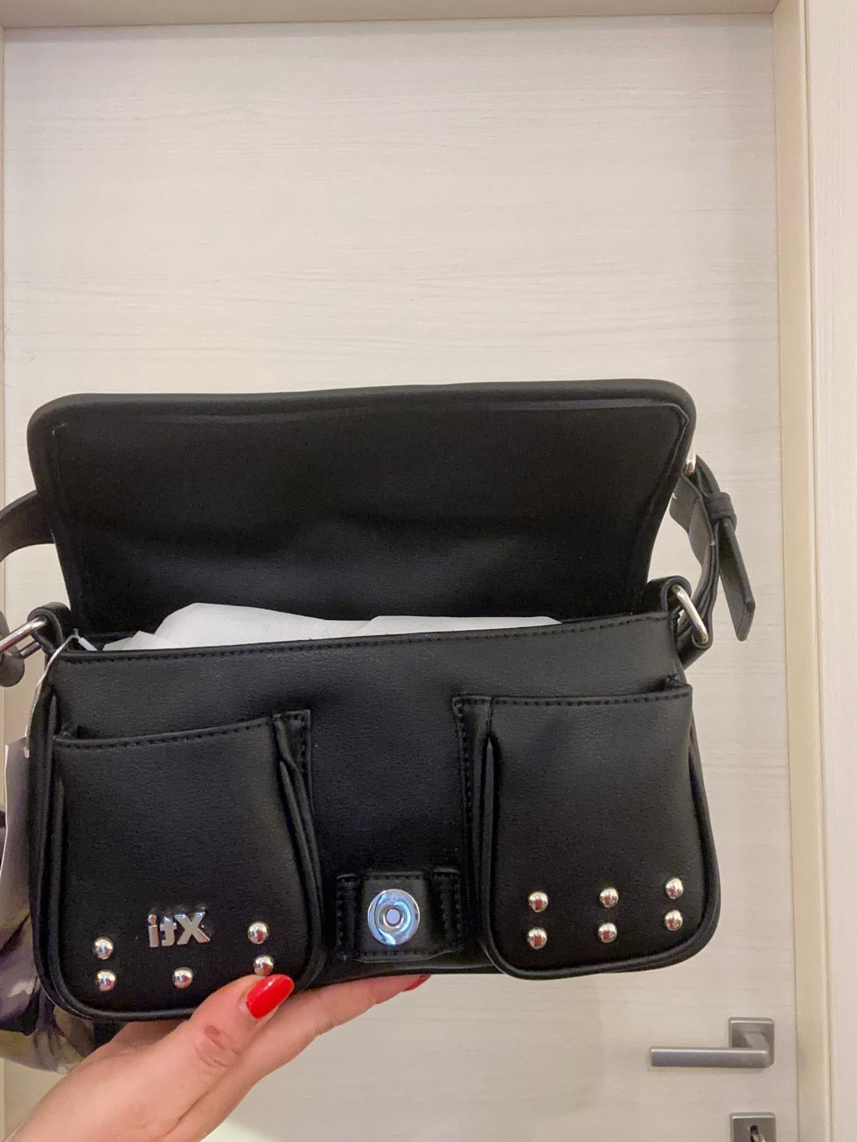 BORSA DONNA XTI NERA CON BORCHIE E FIBBIA