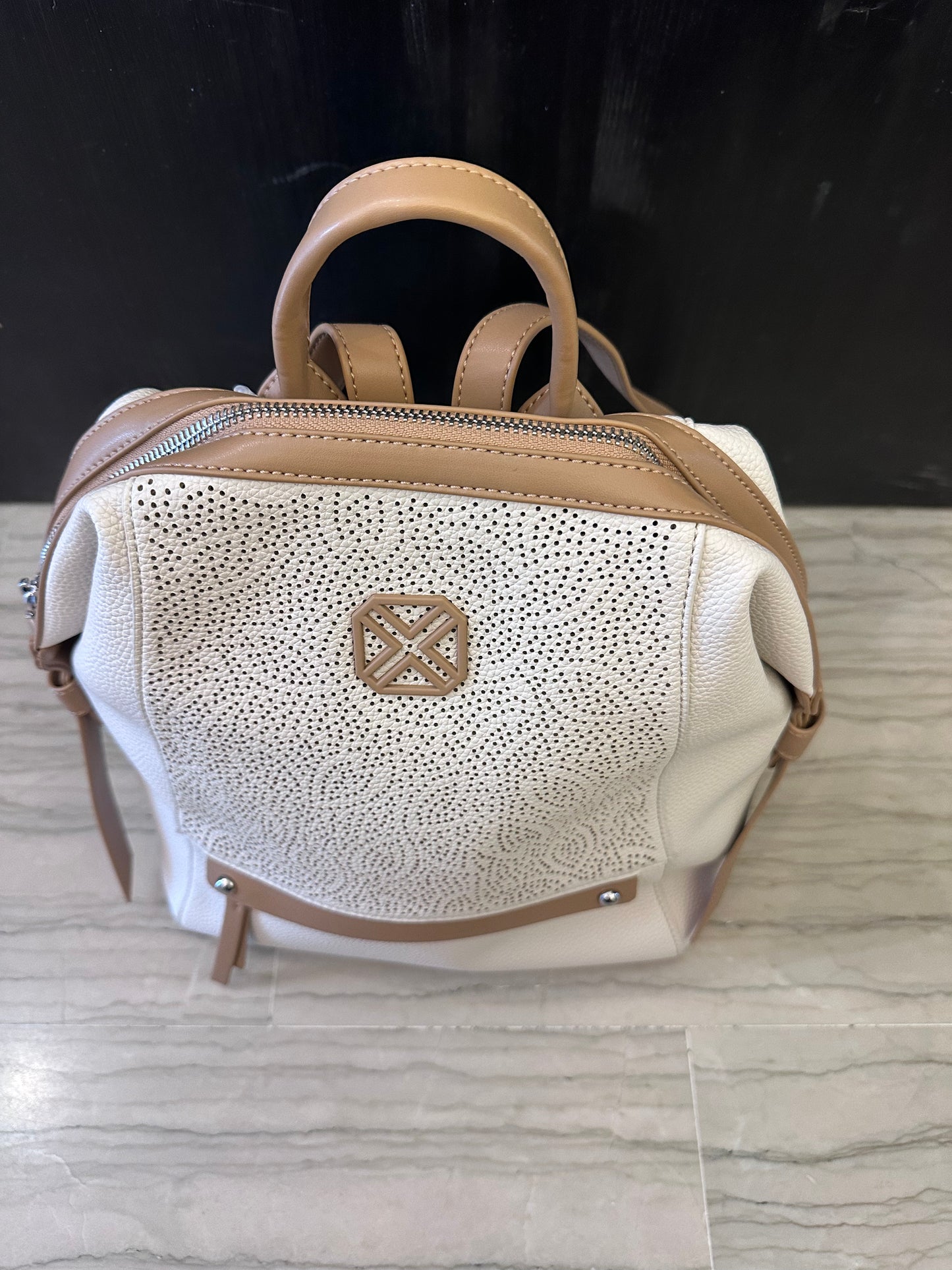 Zainetto Beige con Dettagli Cuoio e Zip Argento – Backpack Casual Chic 31 cm