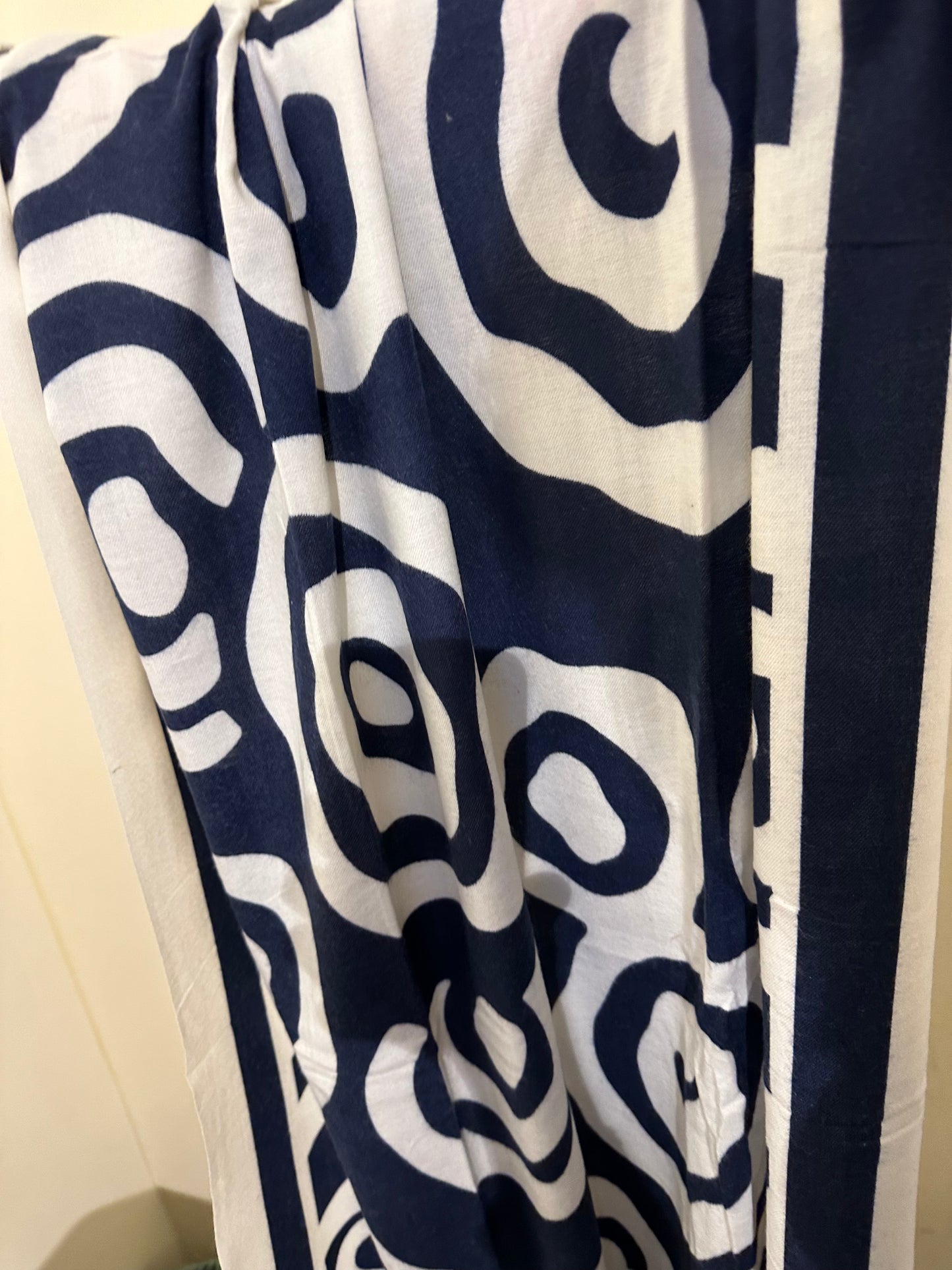 SCIARPA IN VISCOSA SEMICALDA BLU E BIANCO