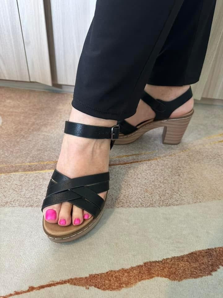 SANDALO XTI DONNA CON TACCO LARGO LEGGERO NERO