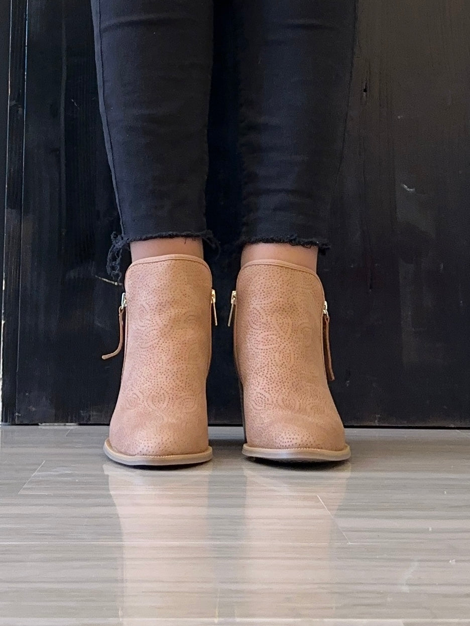 Stivaletto Donna Xti Camel Traforato con Tacco e Doppia Zip