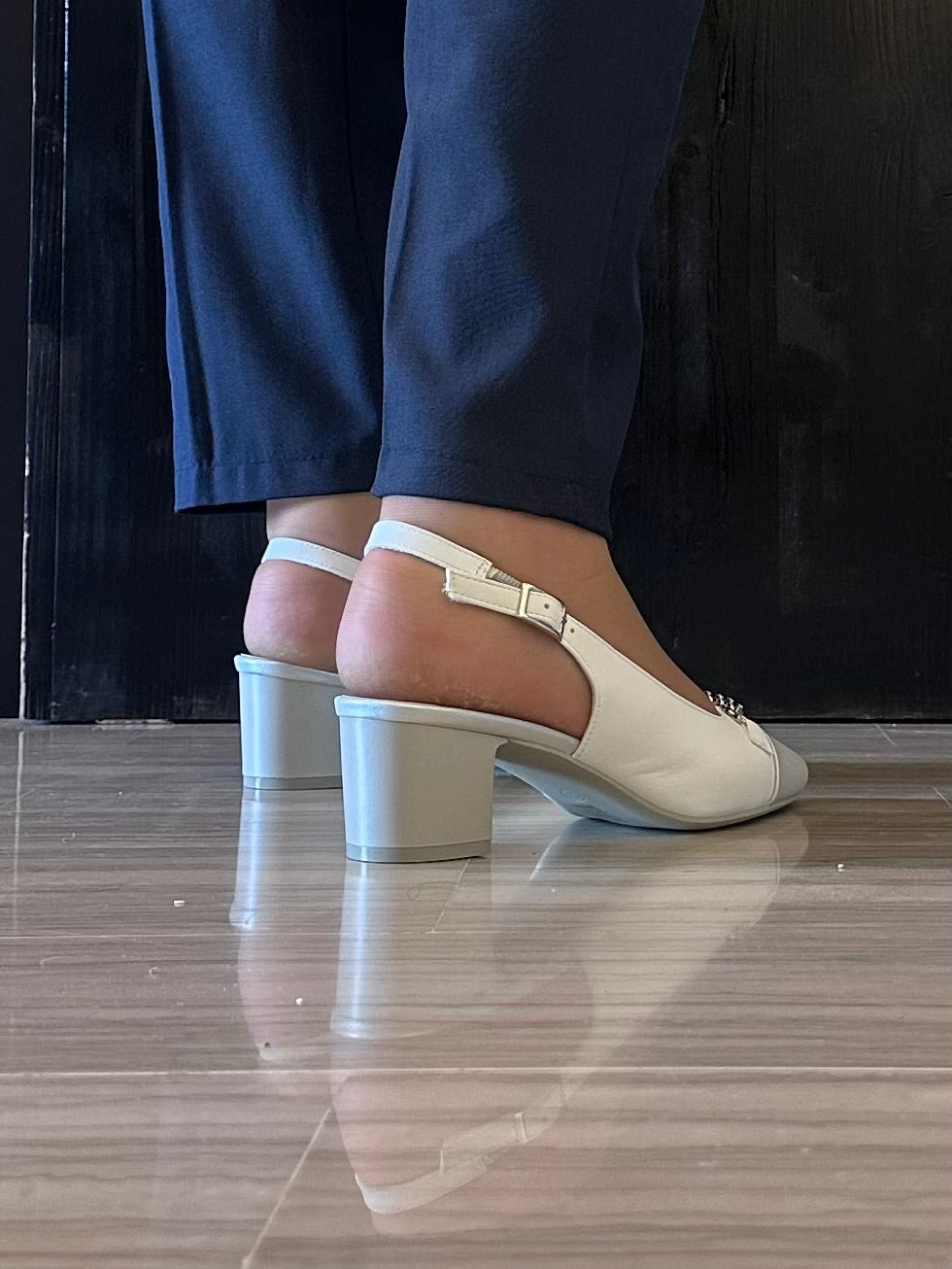 Décolleté Slingback Donna Soft Space Bianca con Catena Gioiello