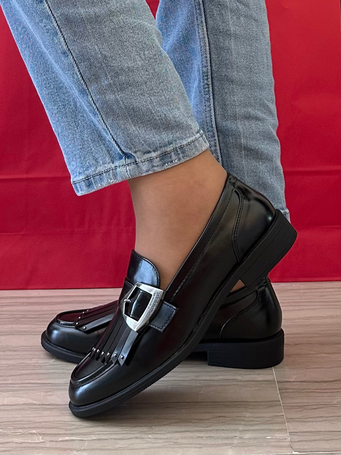 Marina Torres mocassino donna nero con fibbia e frange