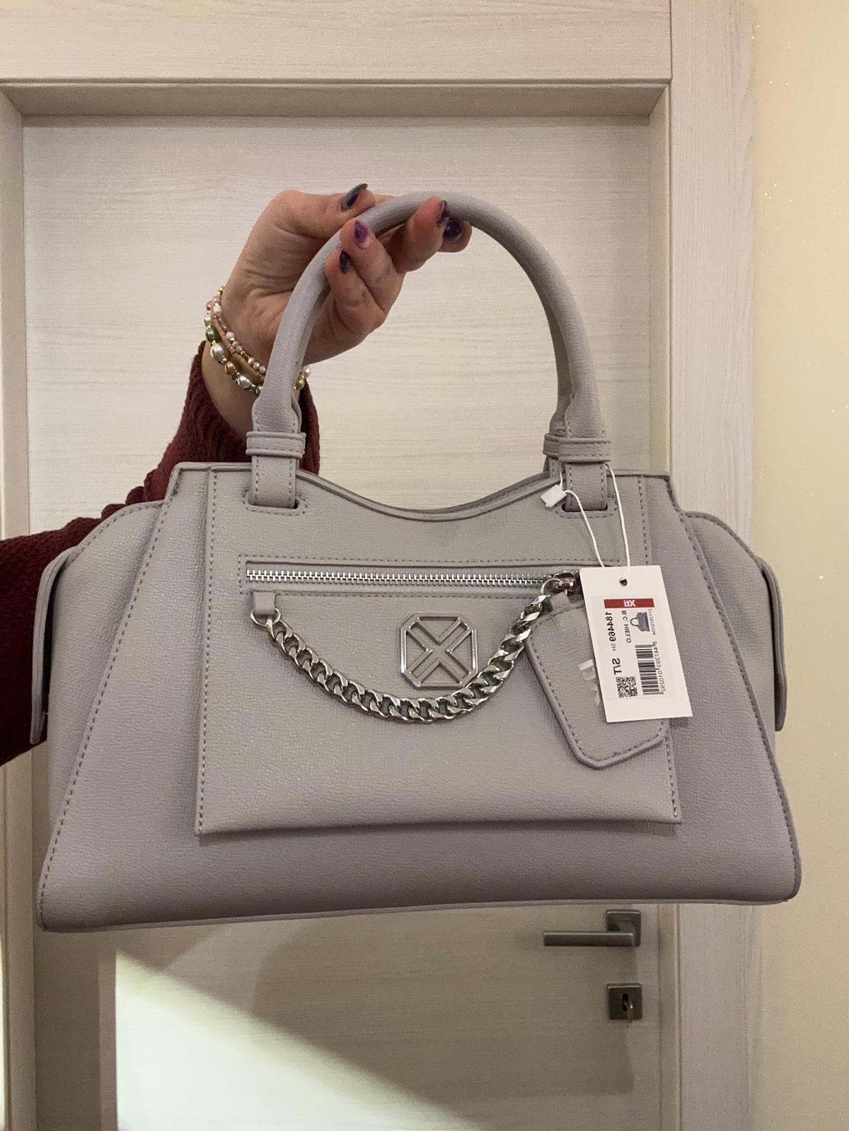 BORSA XTI A MANO GRIGIO CHIARO CON CATENA