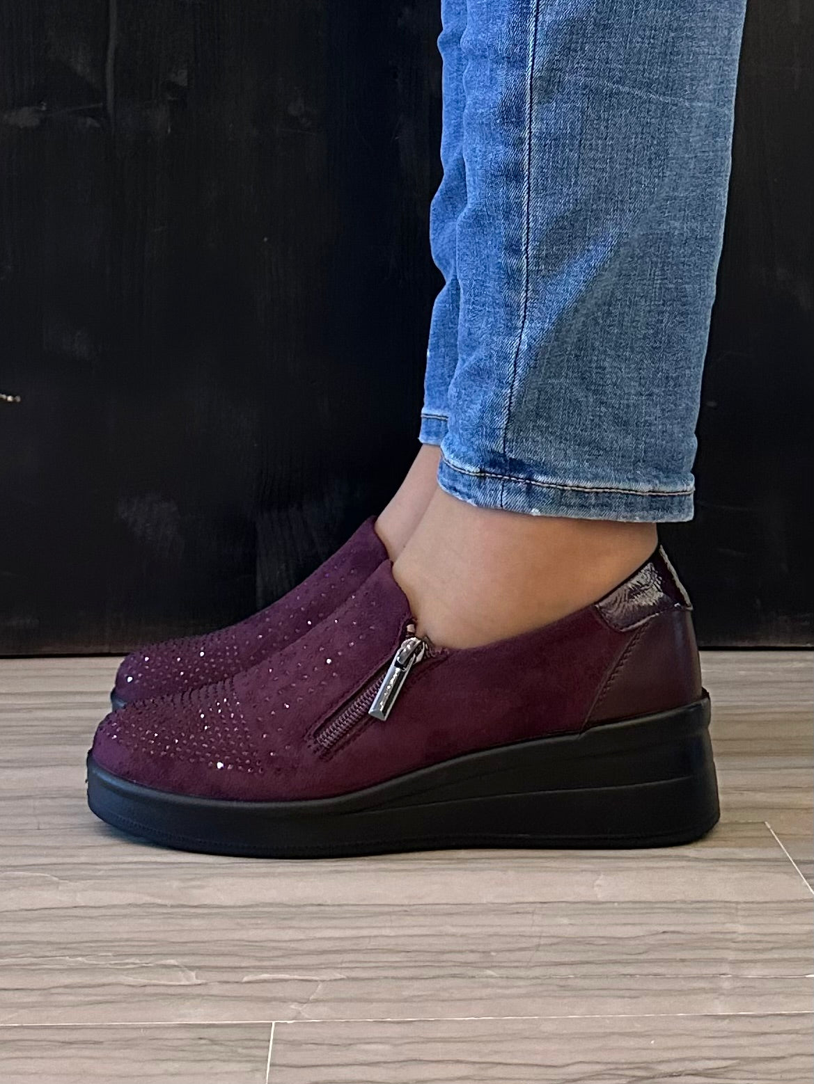 Scarpa donna Moenia Sport bordeaux scamosciata con zeppa