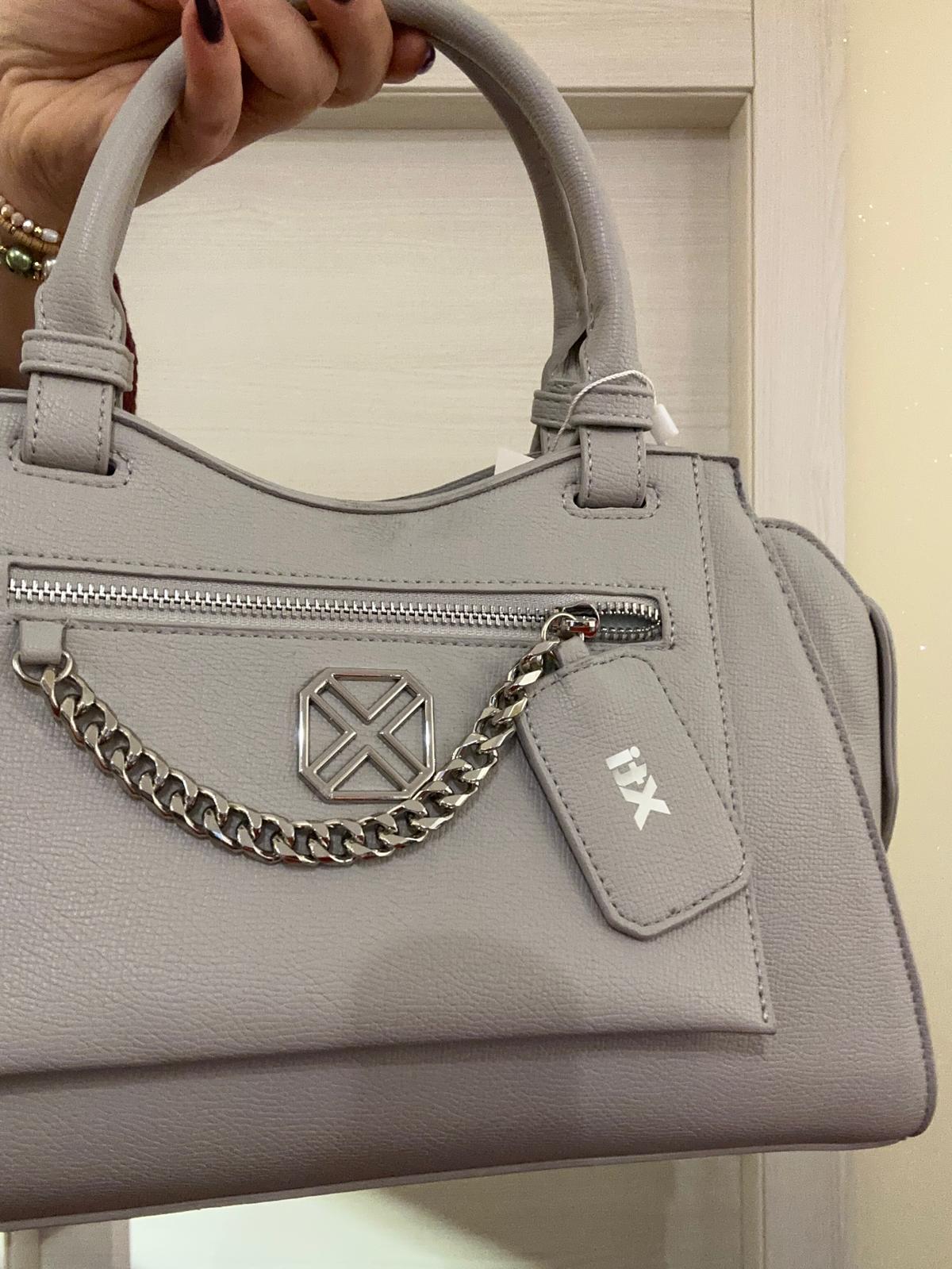BORSA XTI A MANO GRIGIO CHIARO CON CATENA
