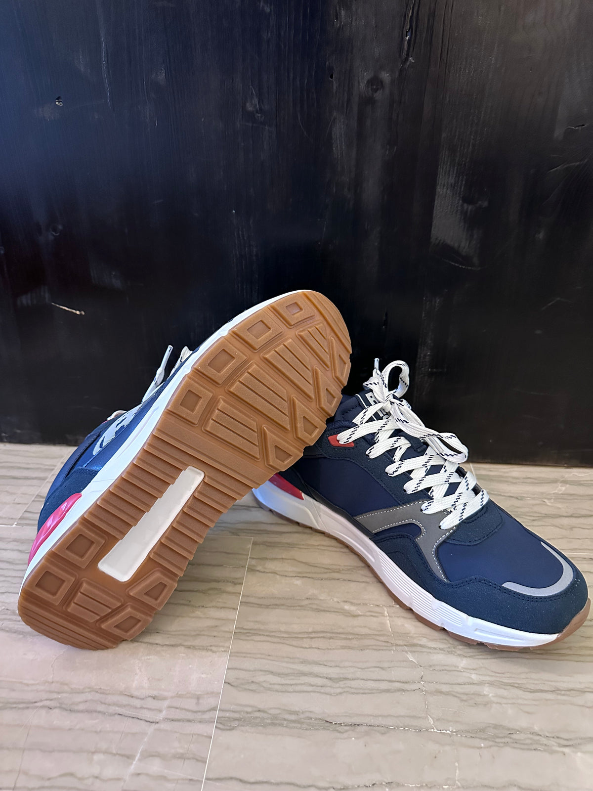 Sneaker Uomo Refresh Blu Navy con Lacci Bianchi e Dettagli a Contrasto