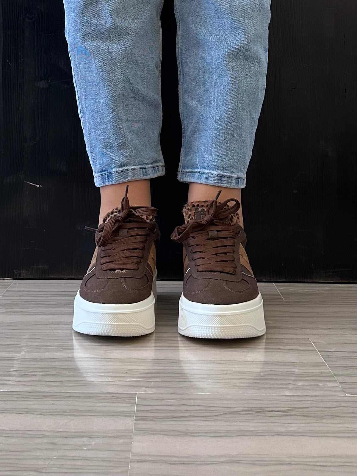 Sneaker donna Refresh marrone con dettagli animalier