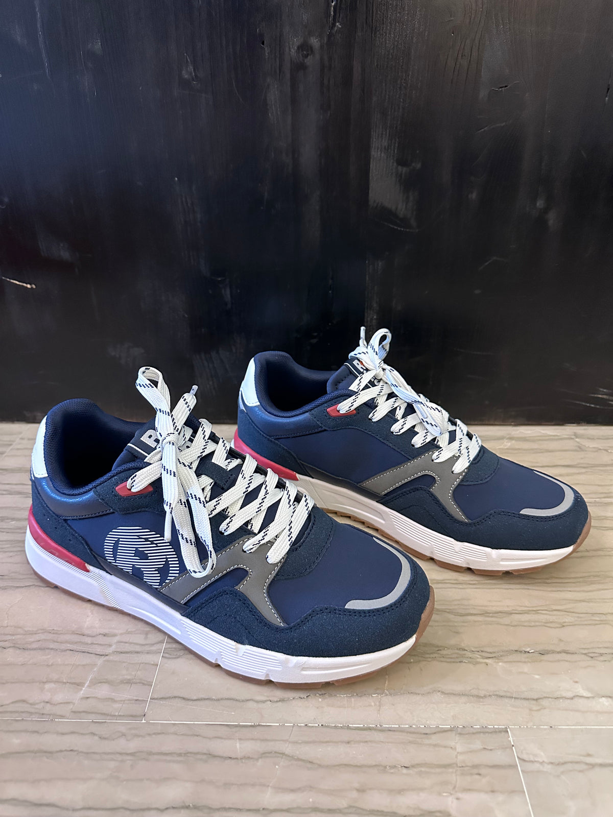 Sneaker Uomo Refresh Blu Navy con Lacci Bianchi e Dettagli a Contrasto