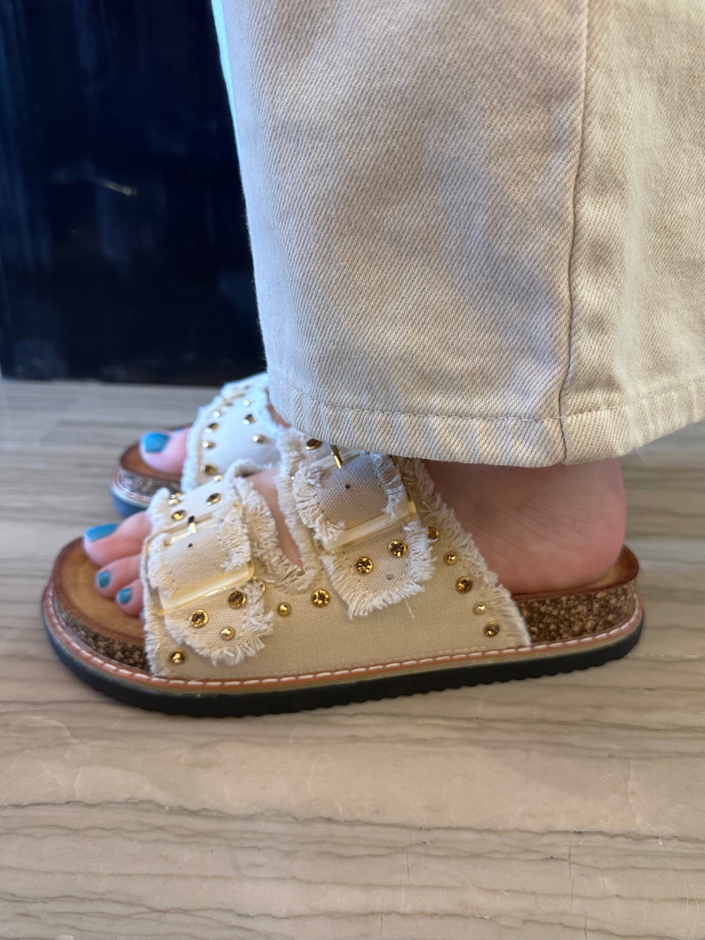 Ciabatta Donna Marina Torres Beige con Borchie e Doppia Fibia