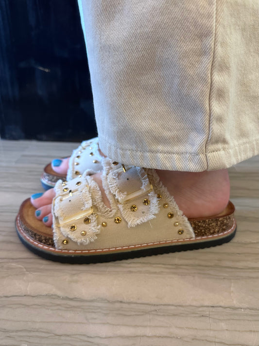 Ciabatta Donna Marina Torres Beige con Borchie e Doppia Fibia