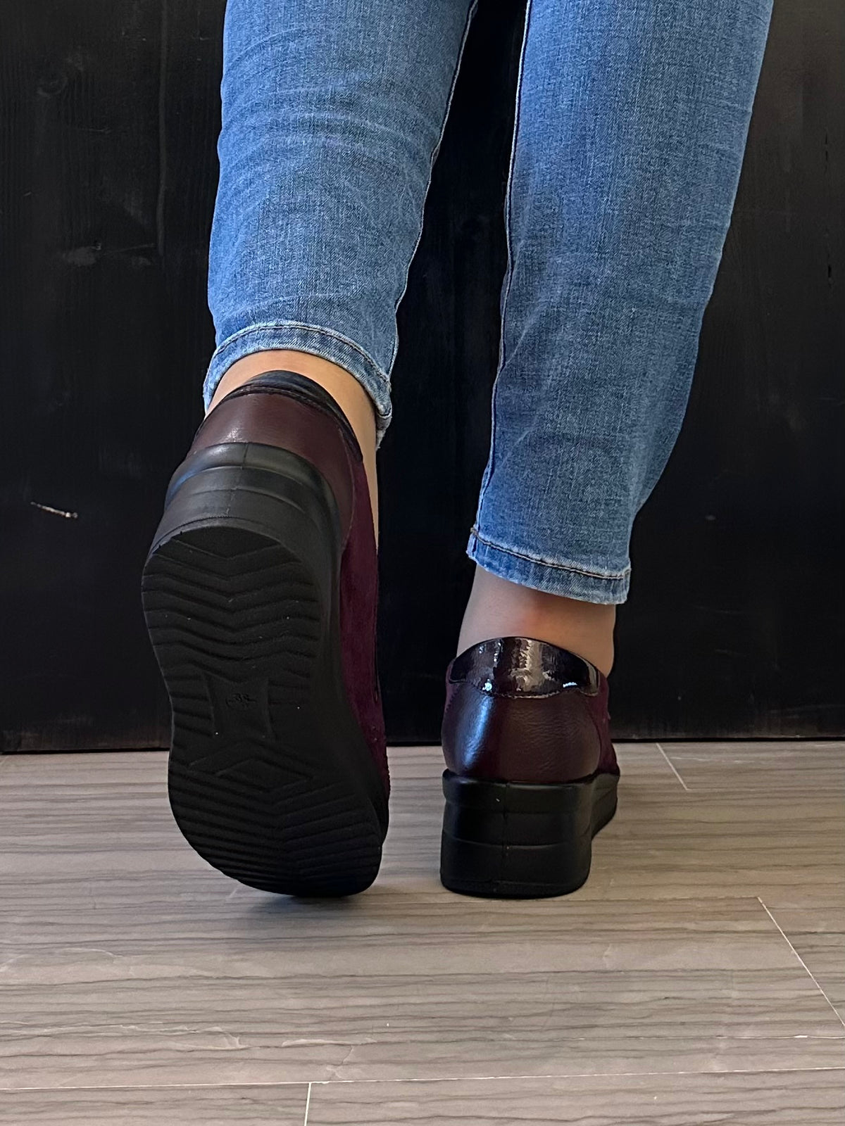 Scarpa donna Moenia Sport bordeaux scamosciata con zeppa