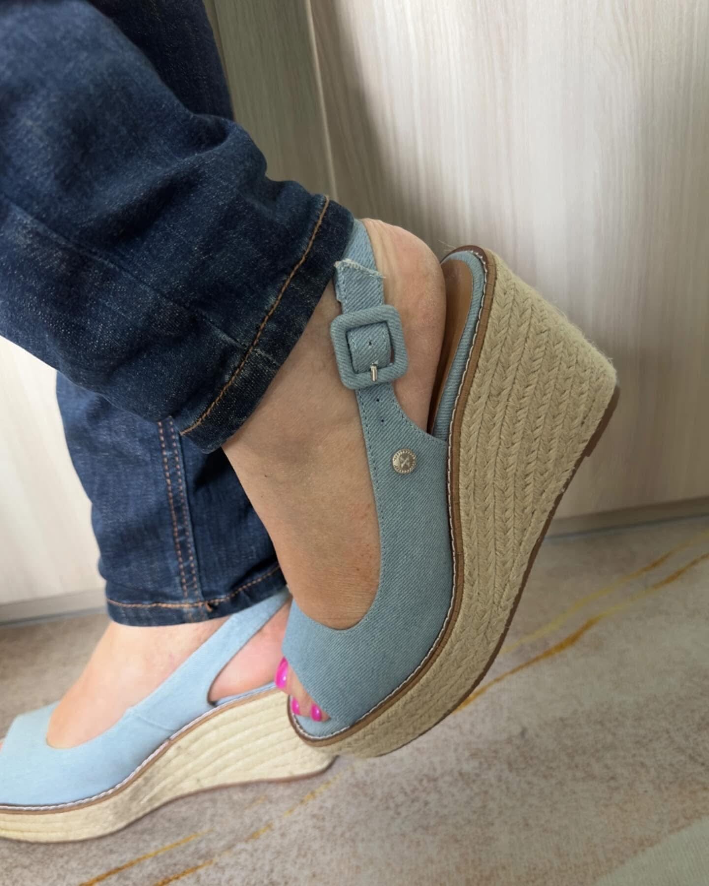 SANDALO XTI DONNA ZEPPA IN CORDA JEANS CHIARO
