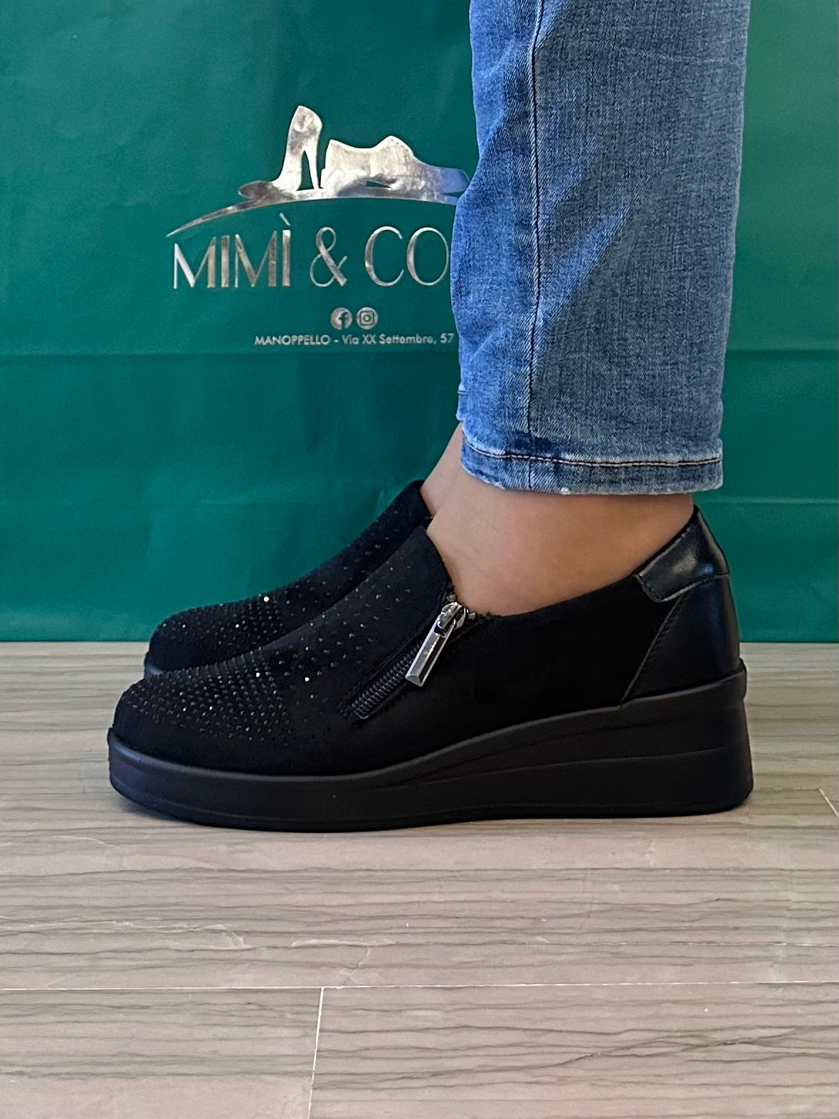 Moenia Sport – Scarpa donna nera con zeppa e strass