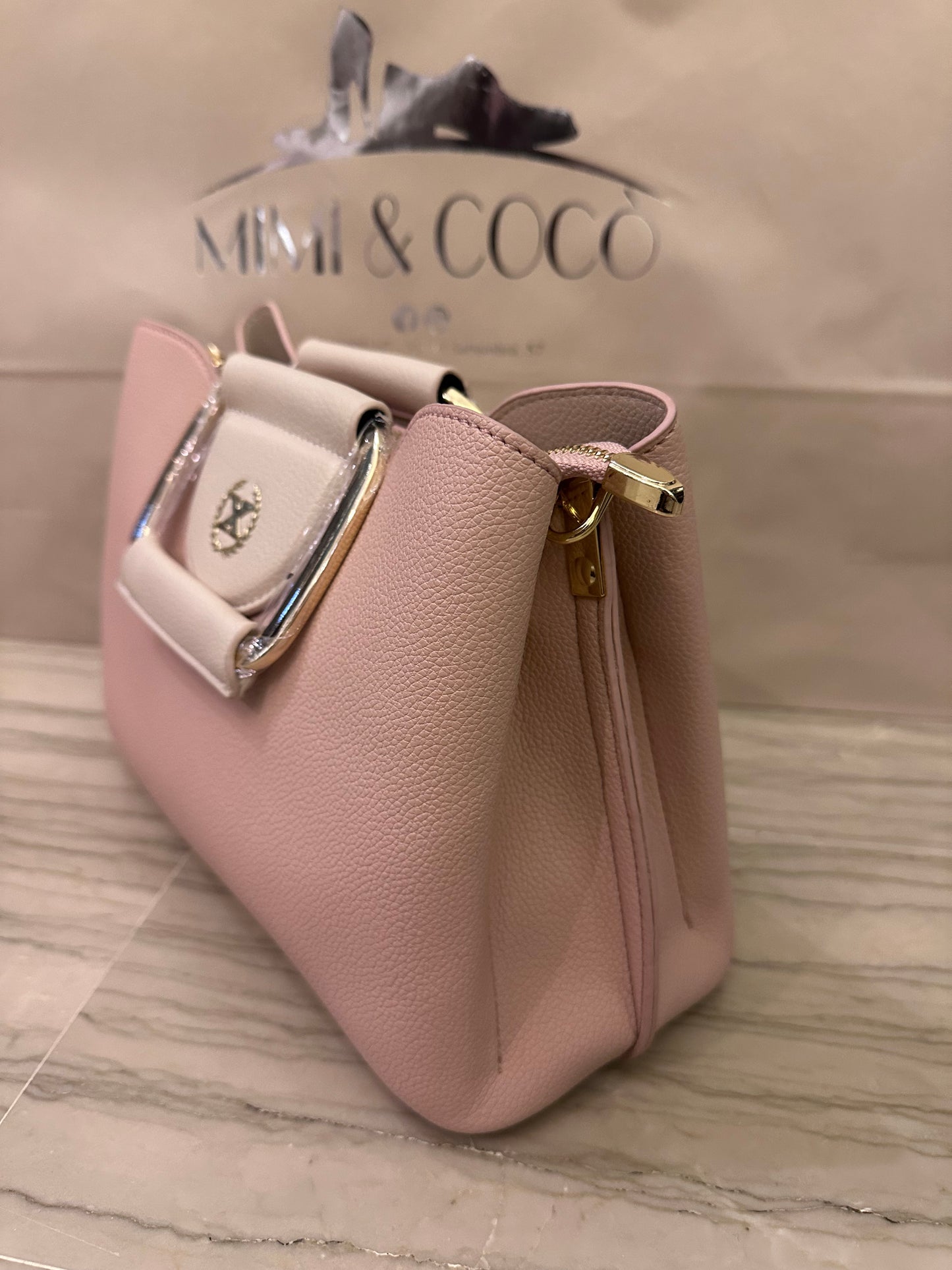Borsa Rosa XTI a Mano con Dettagli Oro – Handbag Elegante 26 cm