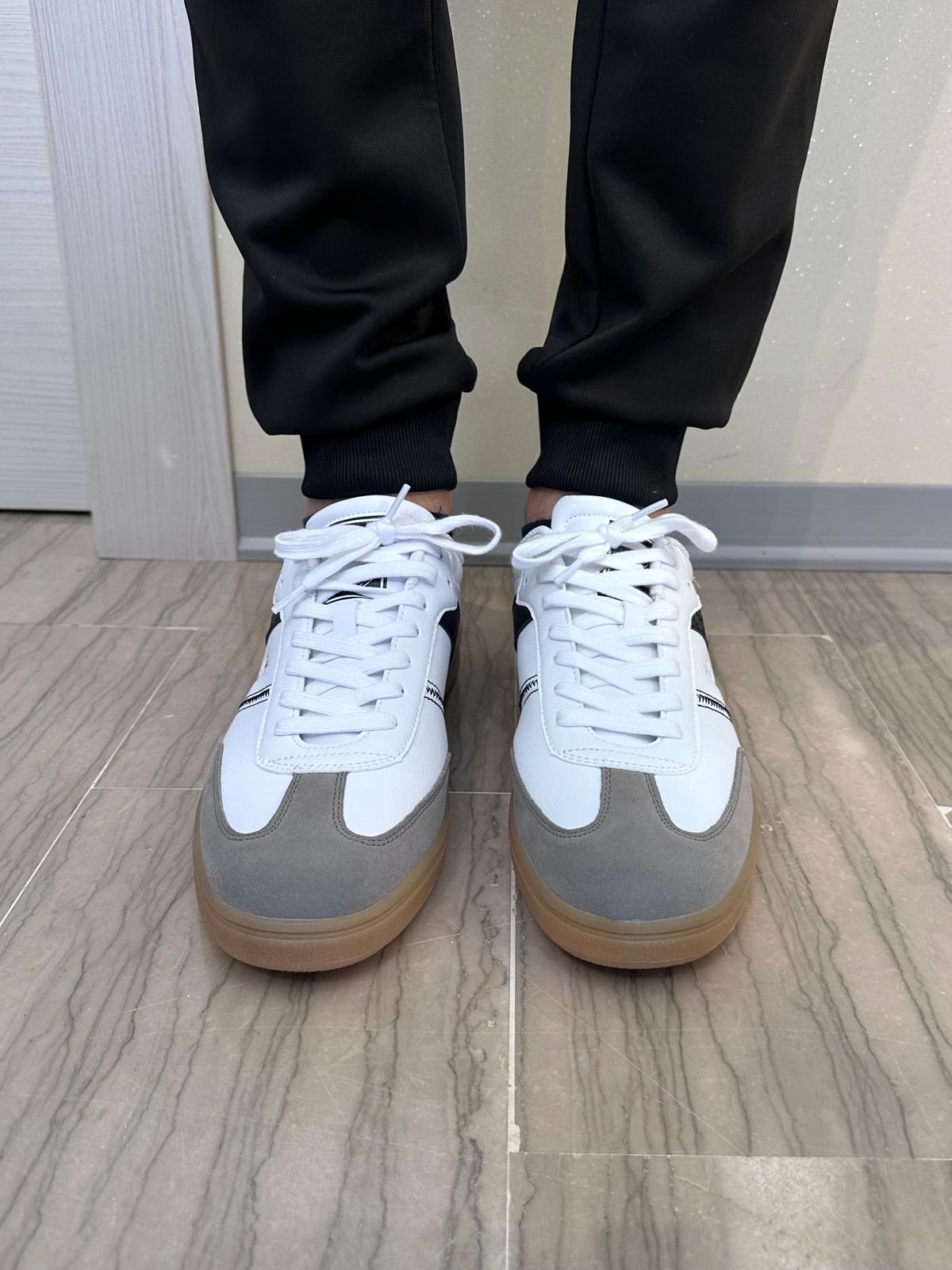 SNEAKERS UOMO AMERICANINO BIANCHE CON DETTAGLI NERI E GRIGI - SUOLA BEIGE IN GOMMA