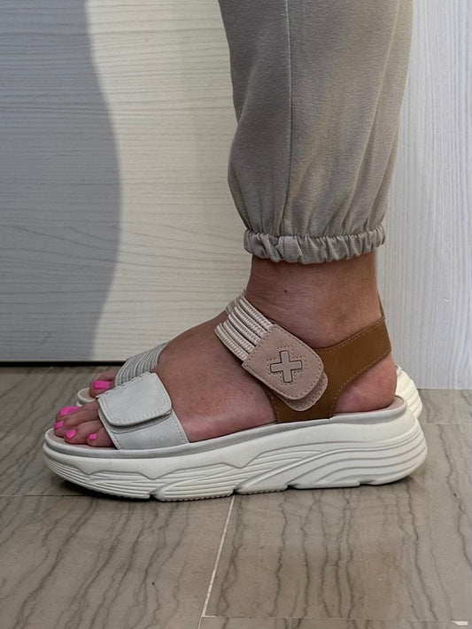 SANDALO XTI DONNA BEIGE CON VELCRO