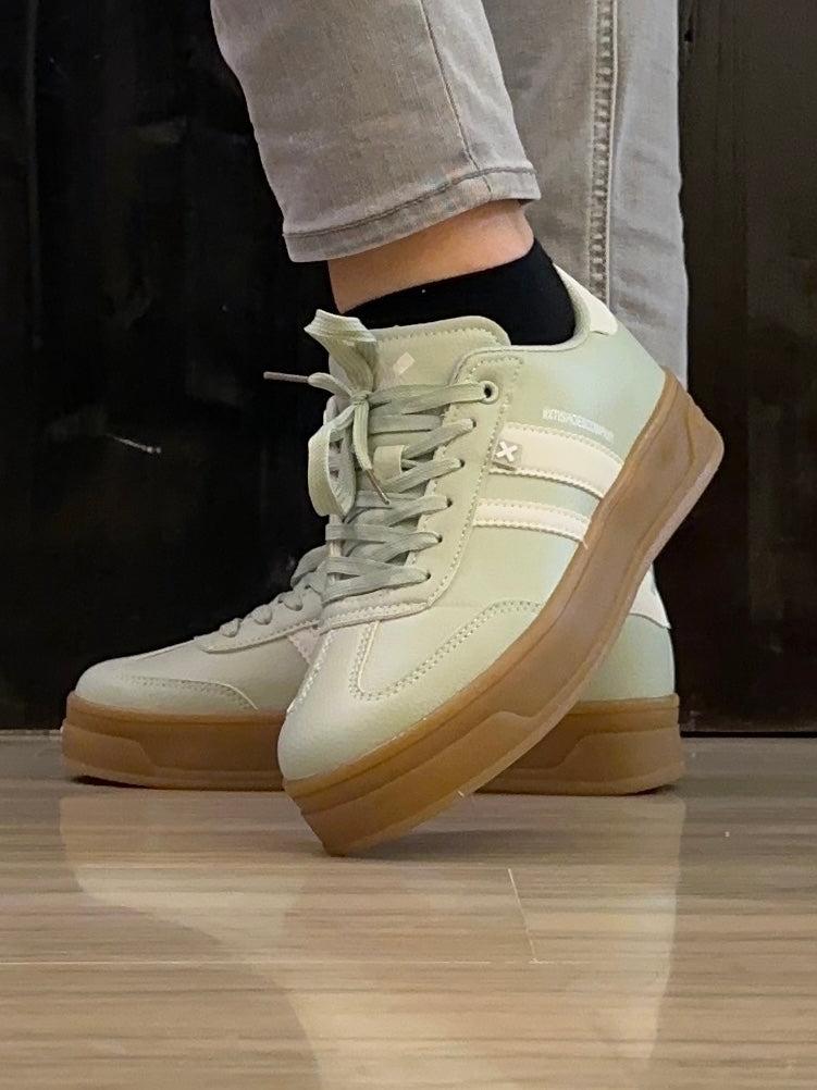 Sneaker donna Xti verde salvia con suola platform – comfort e stile quotidiano
