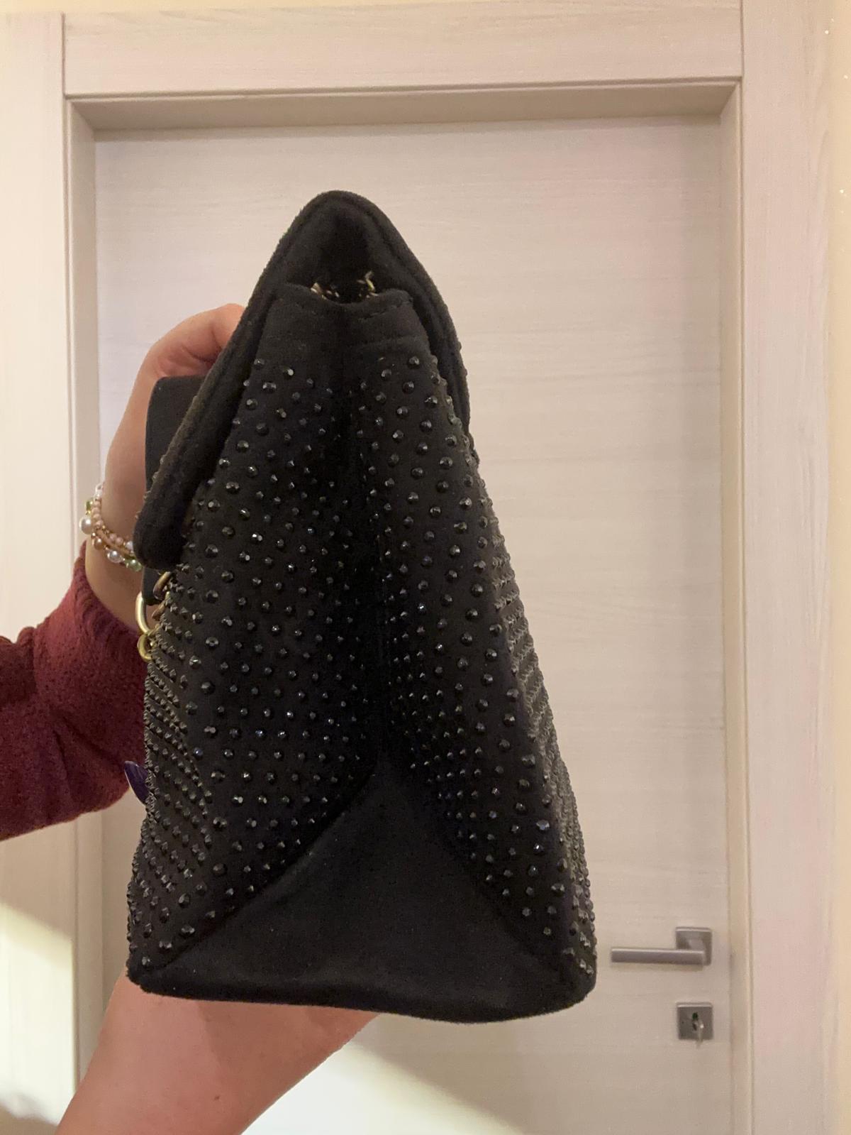 BORSA XTI A TRACOLLA O SPALLA NERA CON STRASS E CATENA ORO
