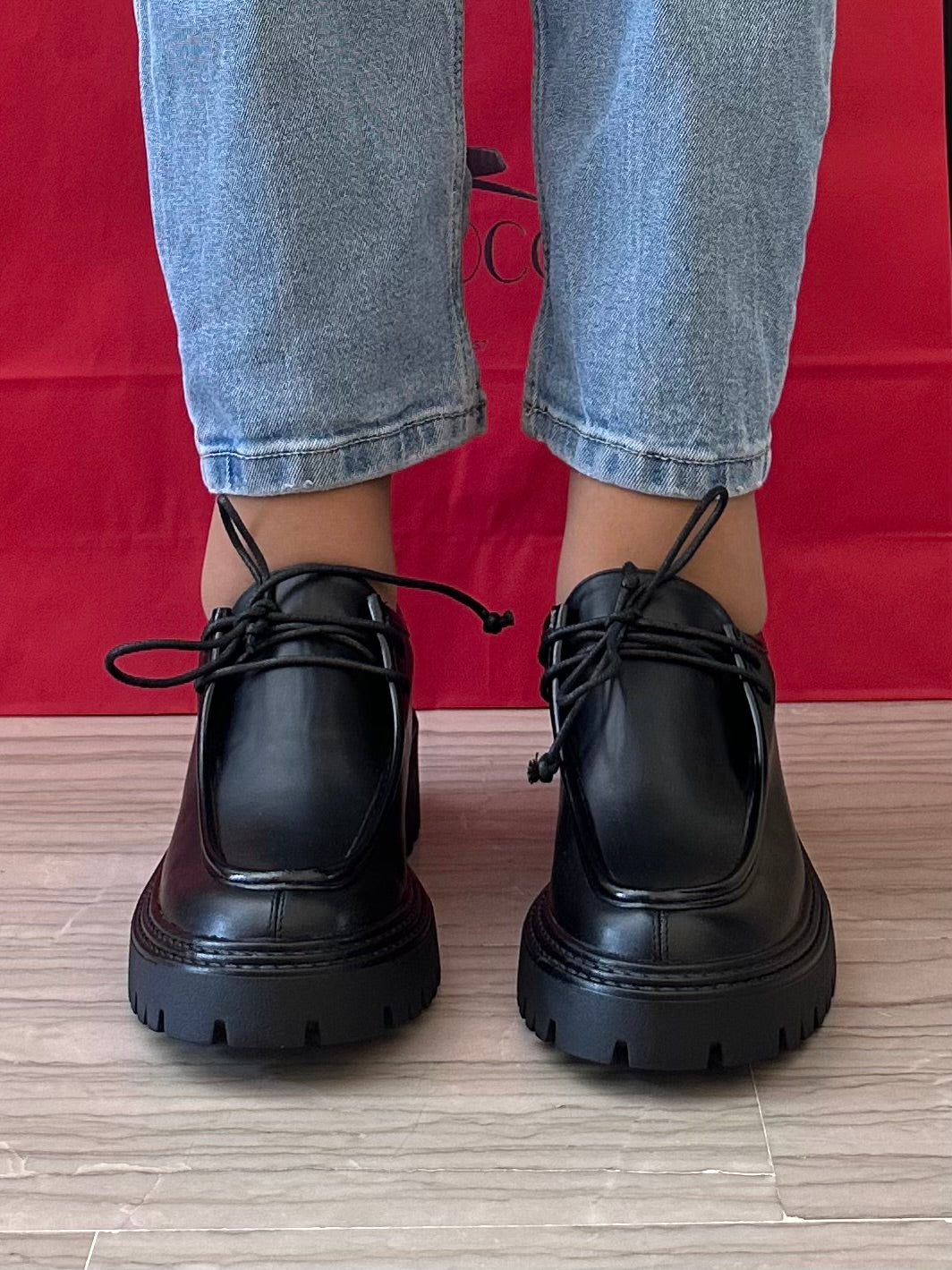 Marina Torres stringata donna nera in similpelle con suola carrarmato